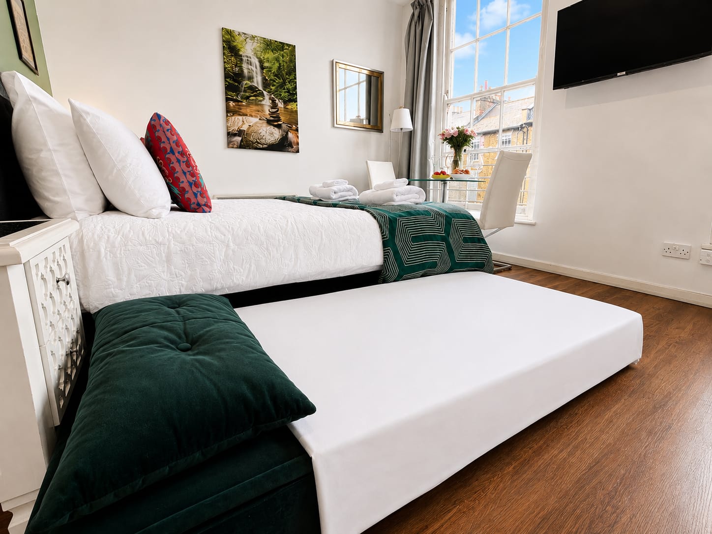 Double bed with pull-out bed for a third guest